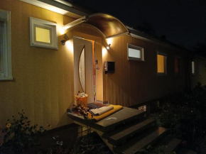Apartment Untergeschoß, 24 H Check-in,Tv,Internet,Küche, Bad, 2 Guest, freeparking,im Keller, VIP Shuttle Service